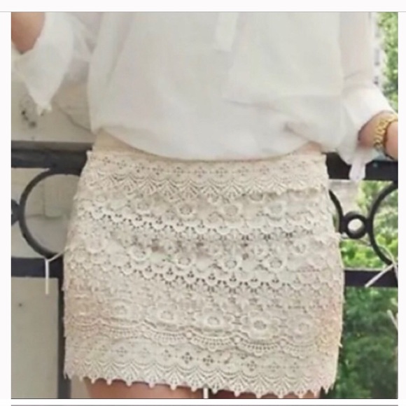 Beige Lace Mini Skirt Medium - Picture 1 of 7
